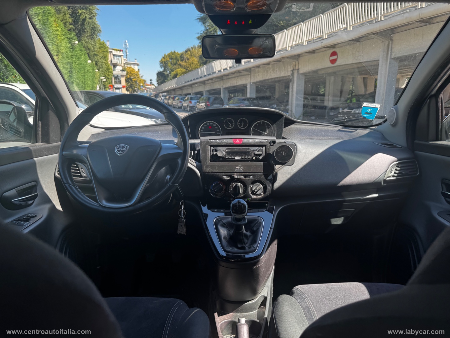 Ypsilon 0.9 T.Air 85 CV 5p. S&S Silver - immagine 13