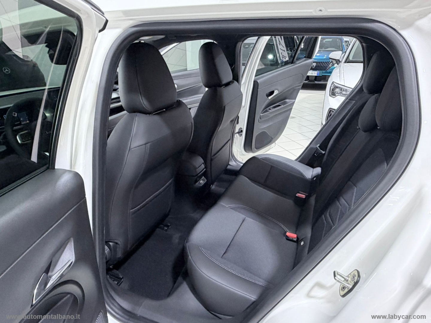 Avenger 1.2 Turbo 110CV e-Hybr.Black Ed. - immagine 13