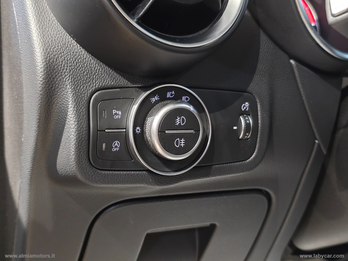 Stelvio 2.2 T.diesel 180CV AT8 RWD Exec. - immagine 13