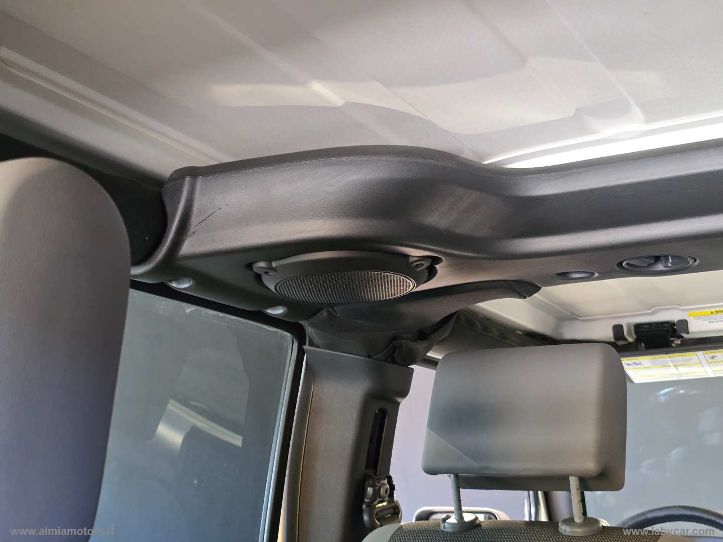 Wrangler Unlimited 2.8 CRD Sport Auto - immagine 13