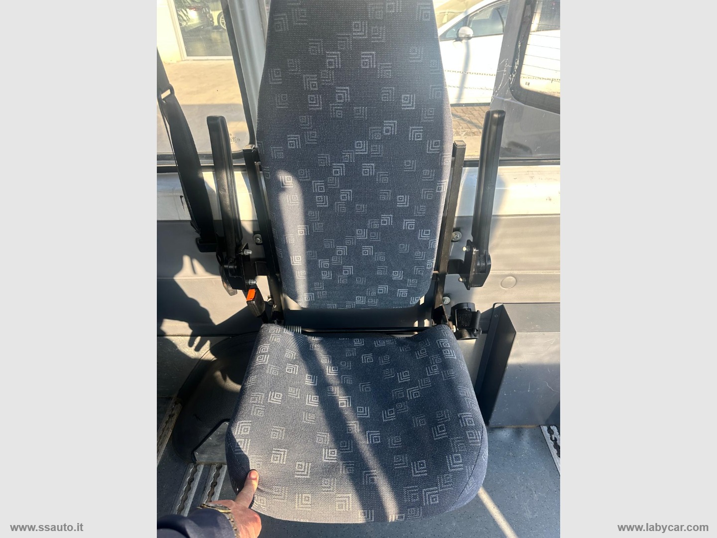 Sprinter K35/28 208 CDI Kombi 9 POSTI TRASPORTO DISABILI - immagine 13
