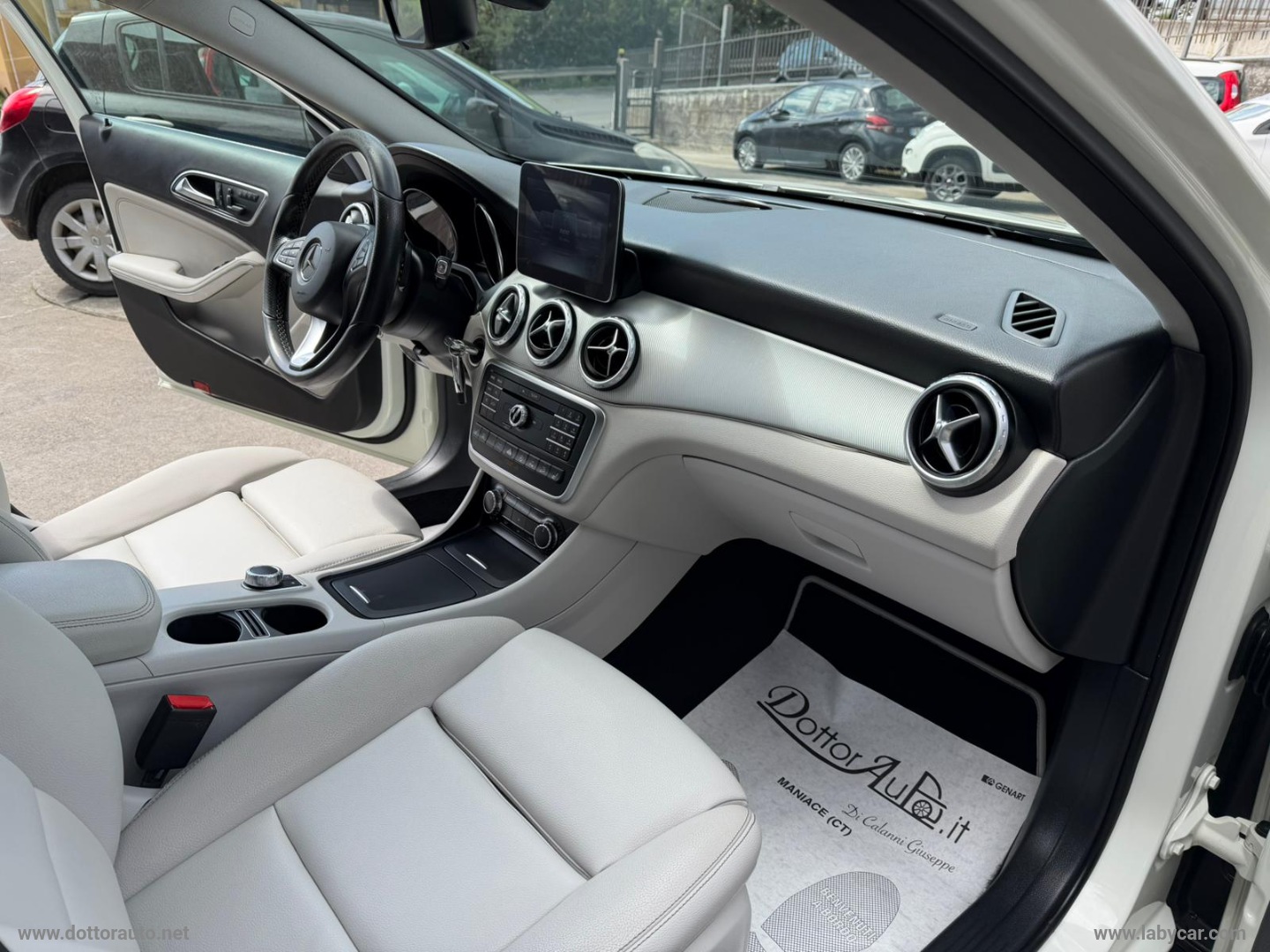 GLA 200 d Automatic 4Matic Premium - immagine 13
