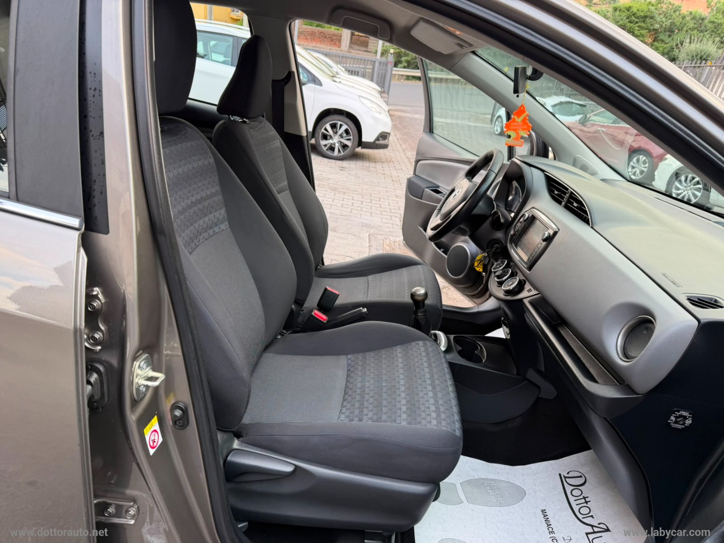 Yaris 1.0 5p. Lounge - immagine 13
