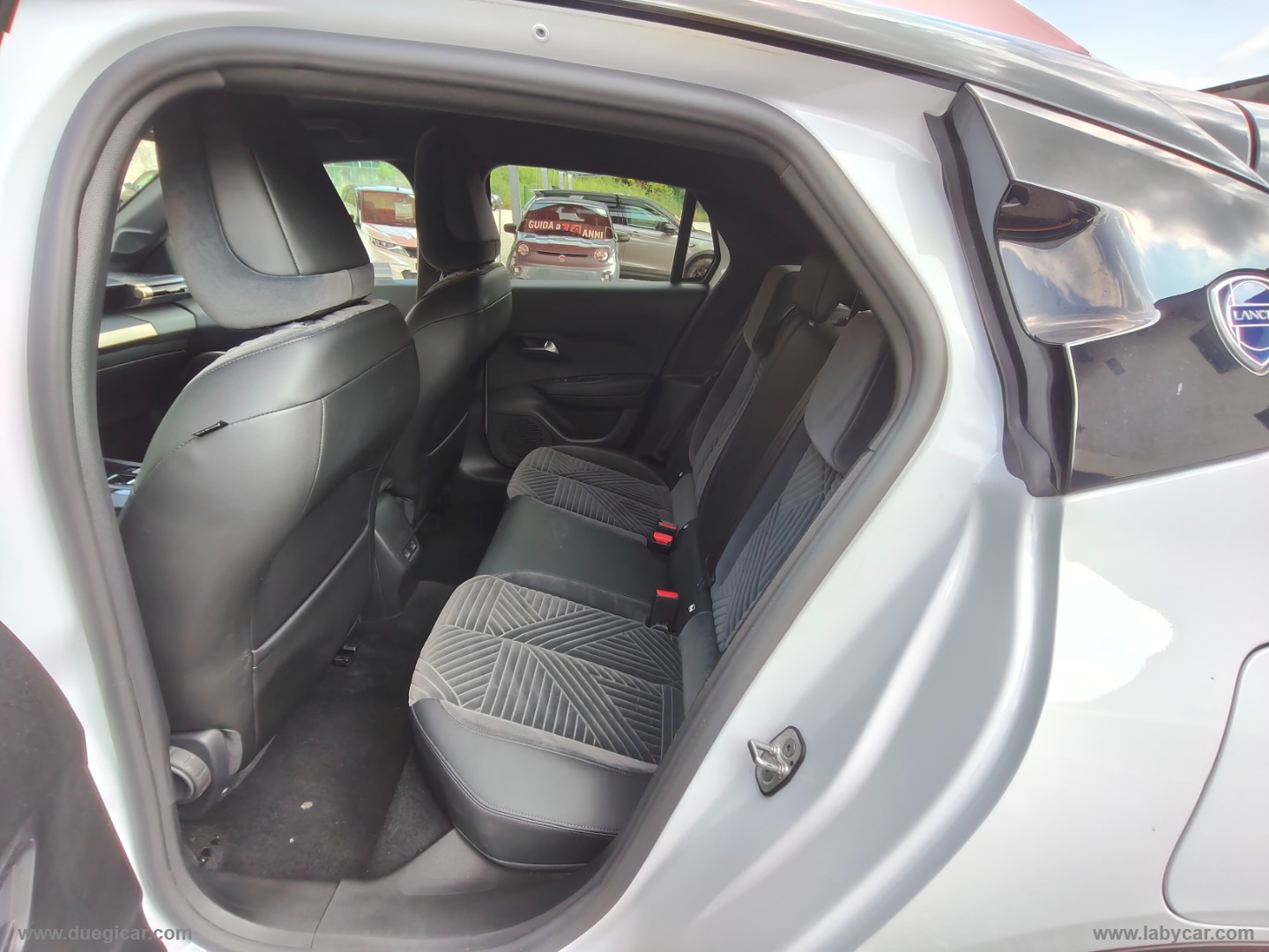Ypsilon Hybrid e-DCT LX - immagine 13