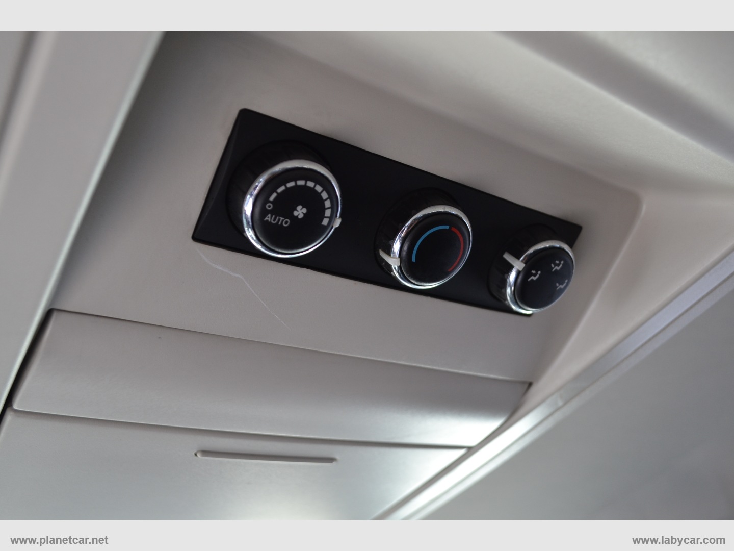 Grand Voyager 2.8 CRD DPF Touring - immagine 14