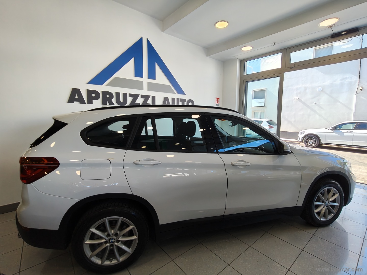 X1 xDrive18d Advantage - immagine 14