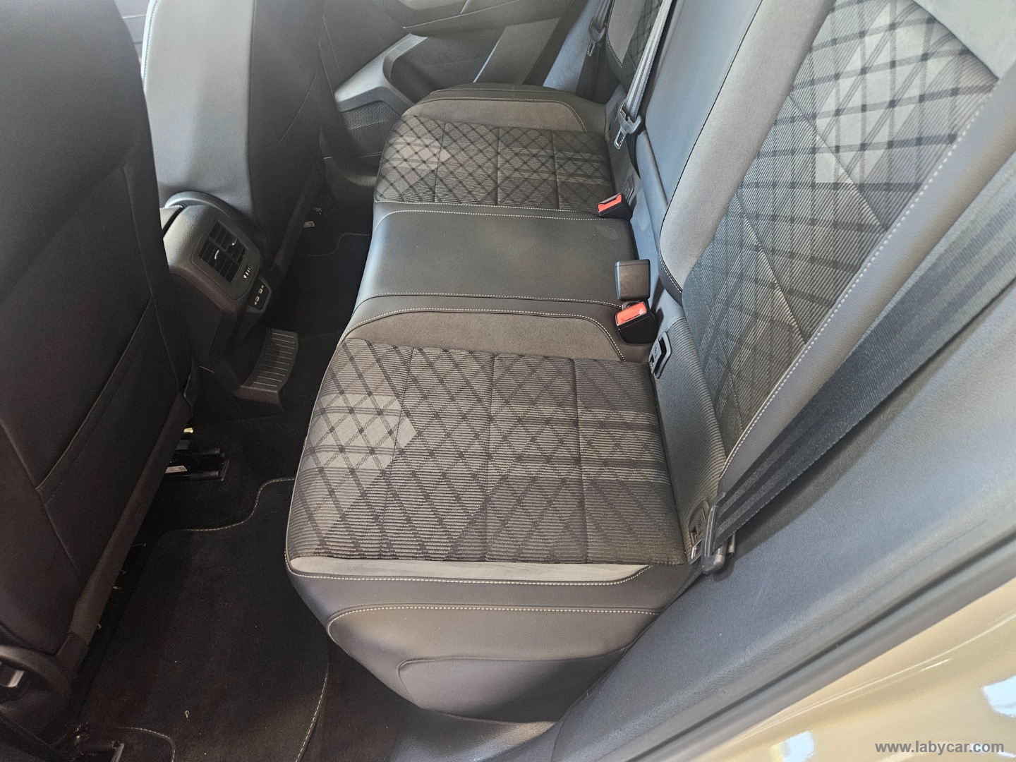 T-Roc 2.0 TDI SCR 150CV DSG 4MOT. R-Line - immagine 14