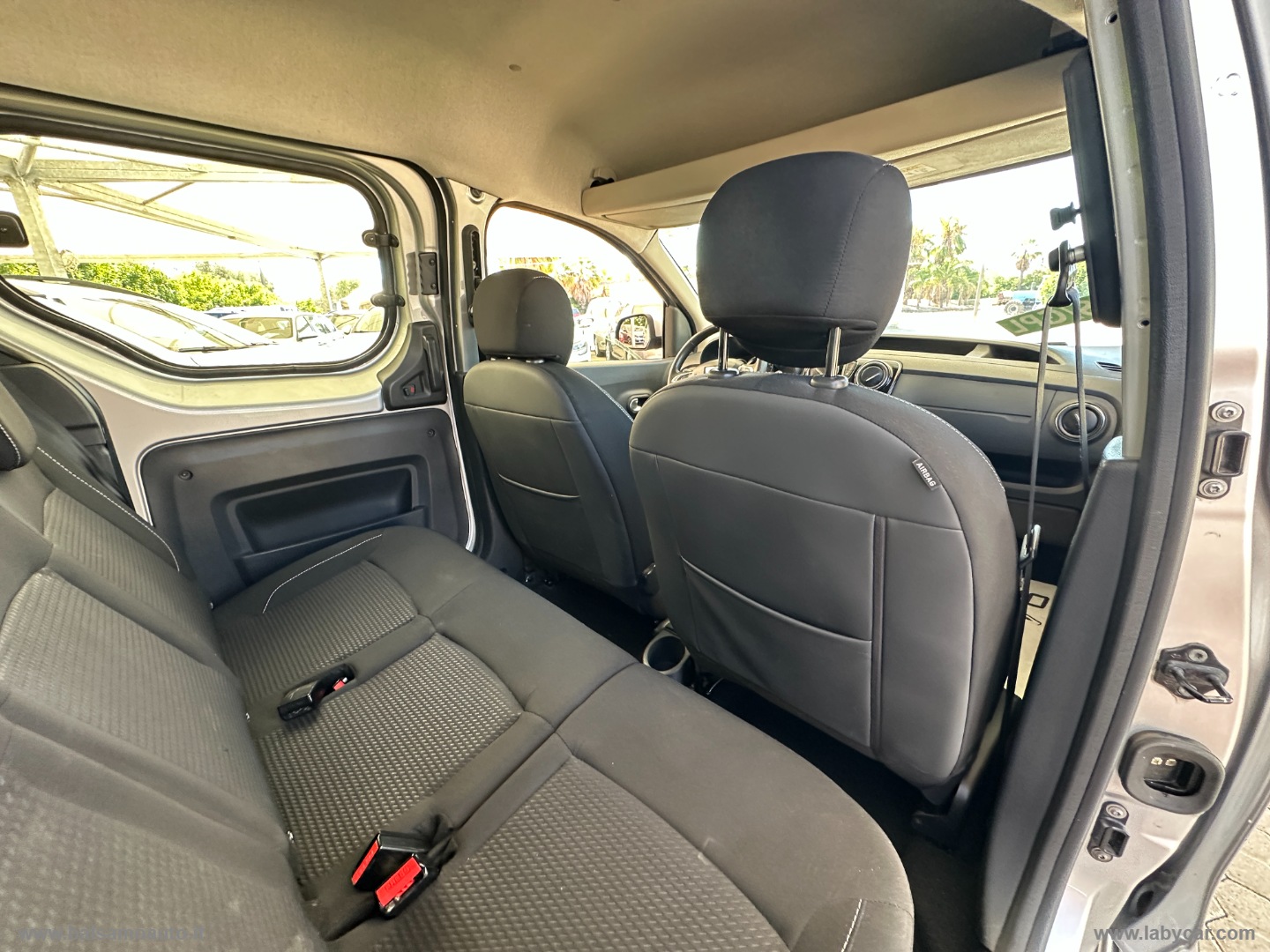 Dokker 1.6 8V 100 CV S&S GPL Essential - immagine 14