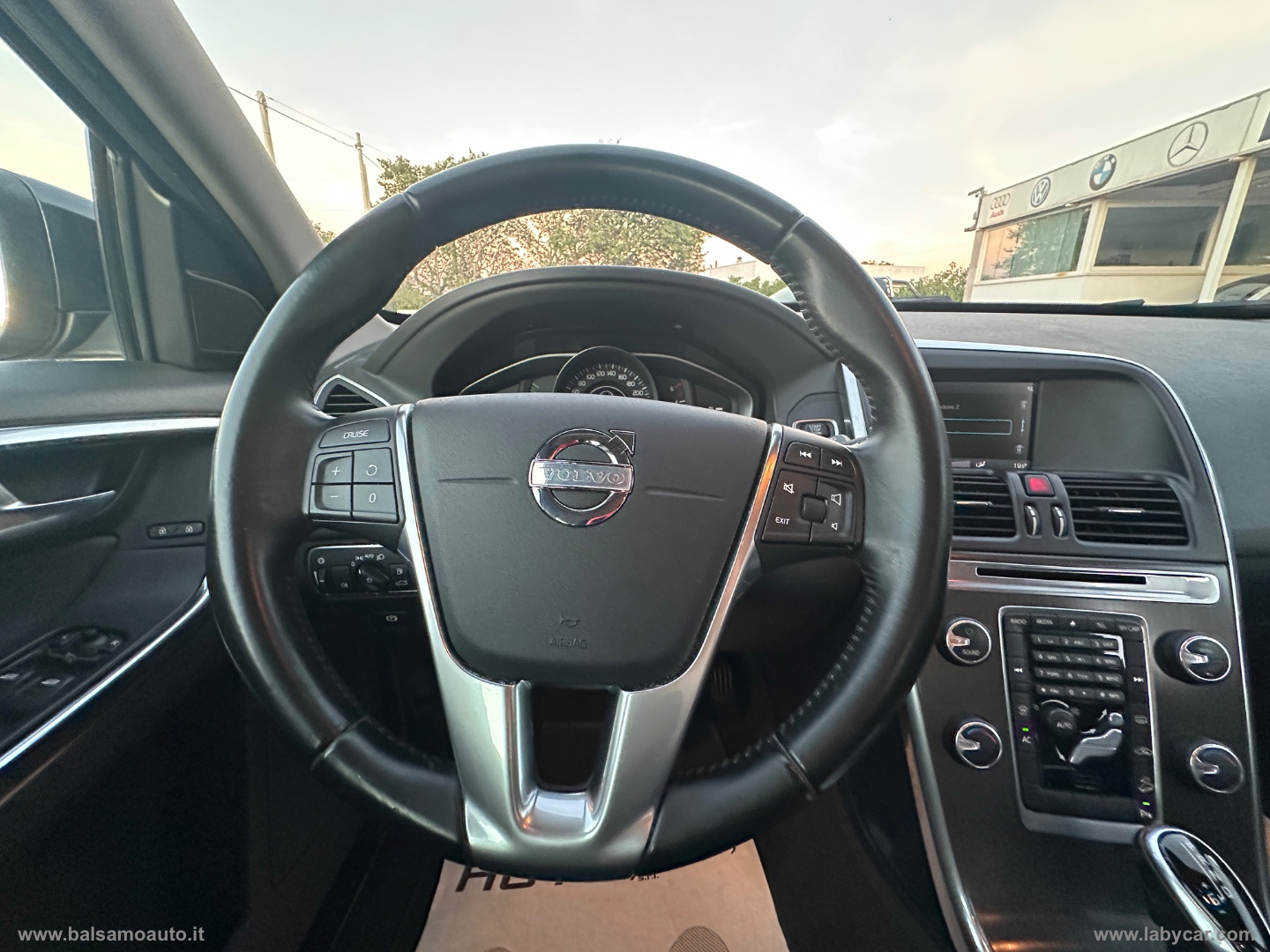 XC60 AWD 2.4D Momentum - immagine 14