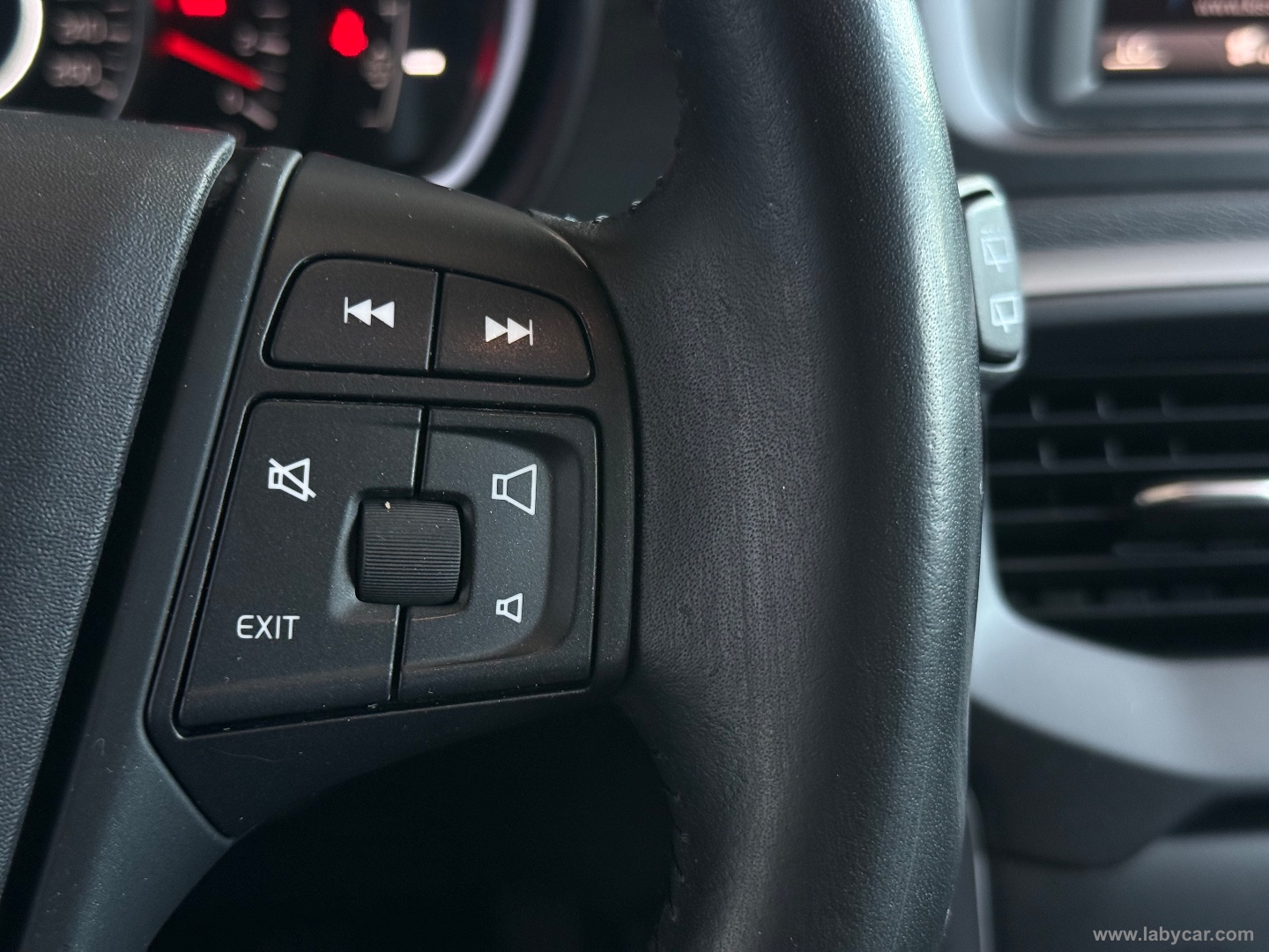 V40 D2 Momentum N1 GANCIO TRAINO - immagine 14