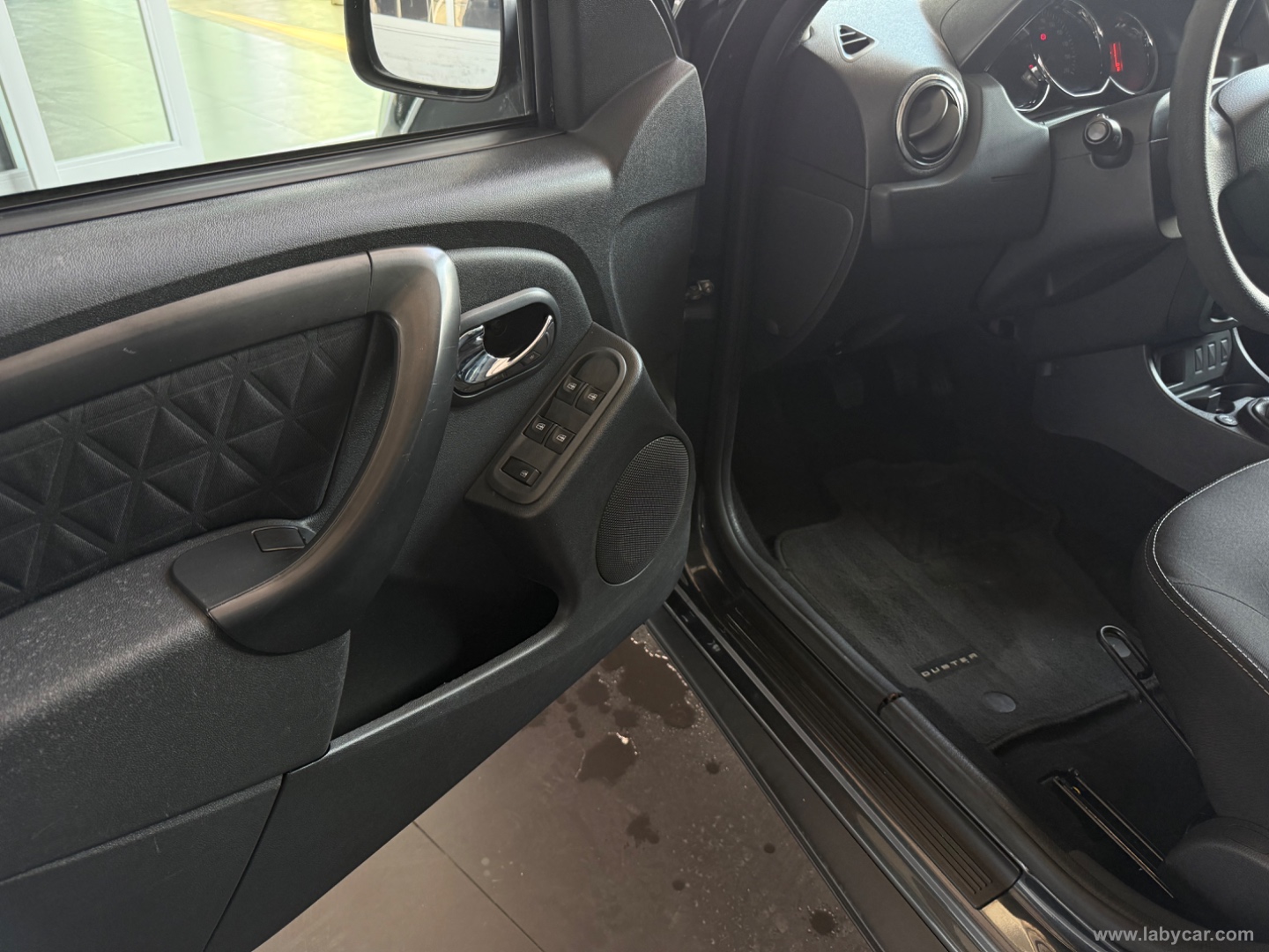 Duster 1.6 110 CV 4x2 GPL Lauréate - immagine 14