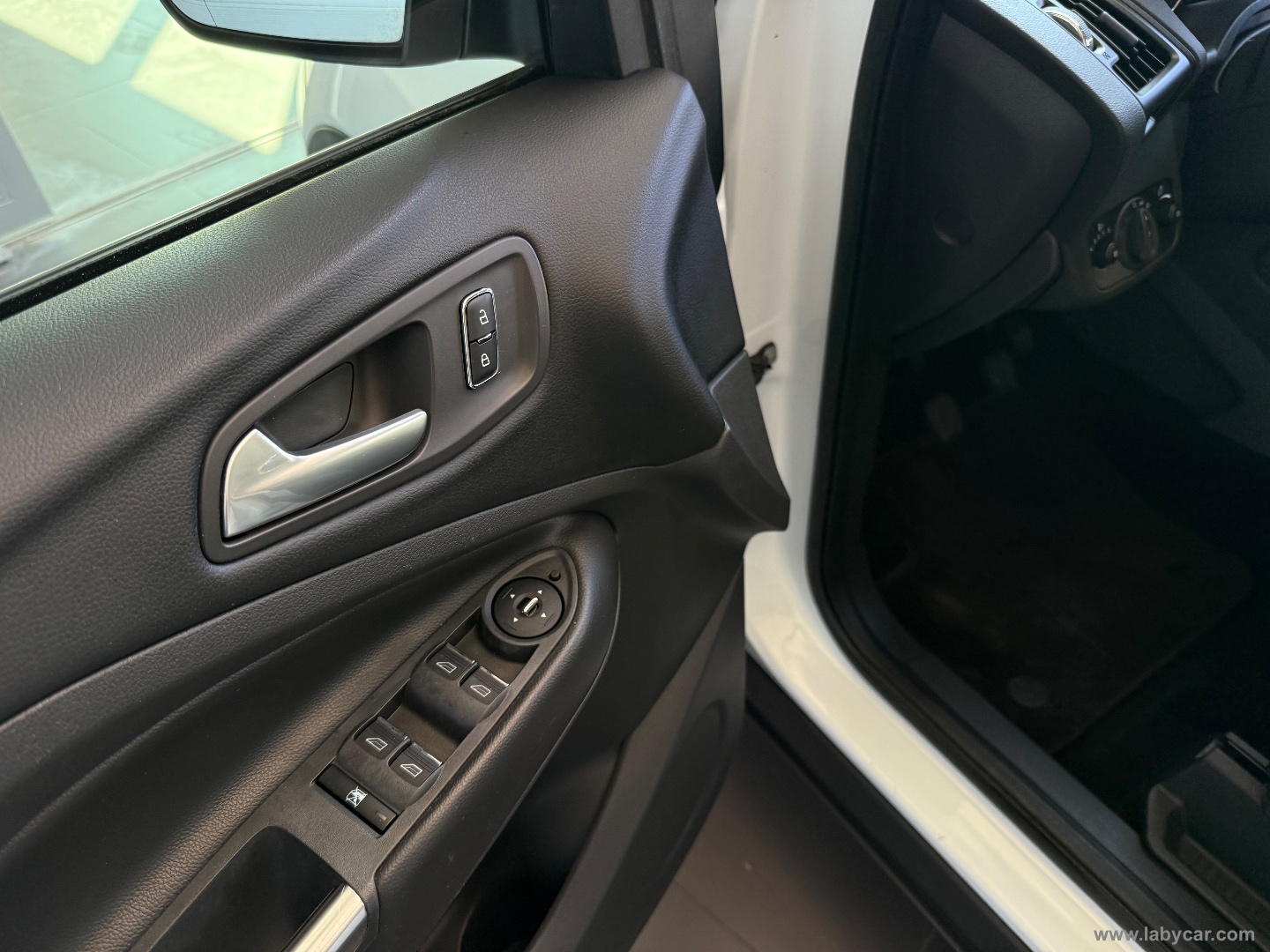 Kuga 2.0 TDCI 140 CV 2WD Titanium - immagine 14