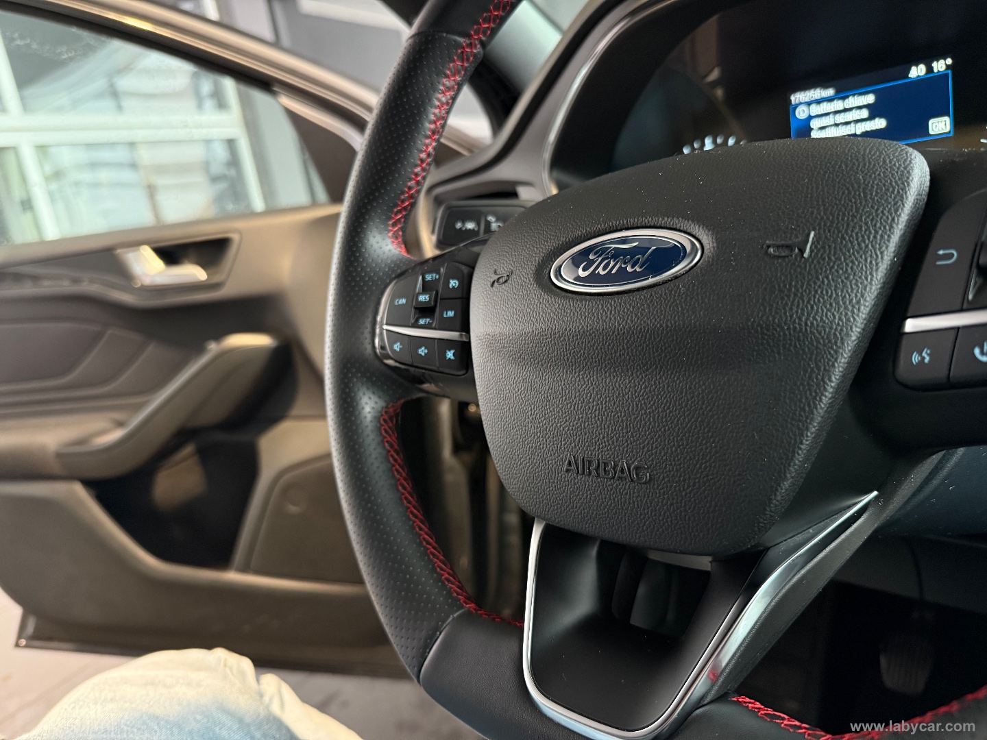 Focus 1.5 EcoBlue 120CV 5p. ST Line - immagine 14