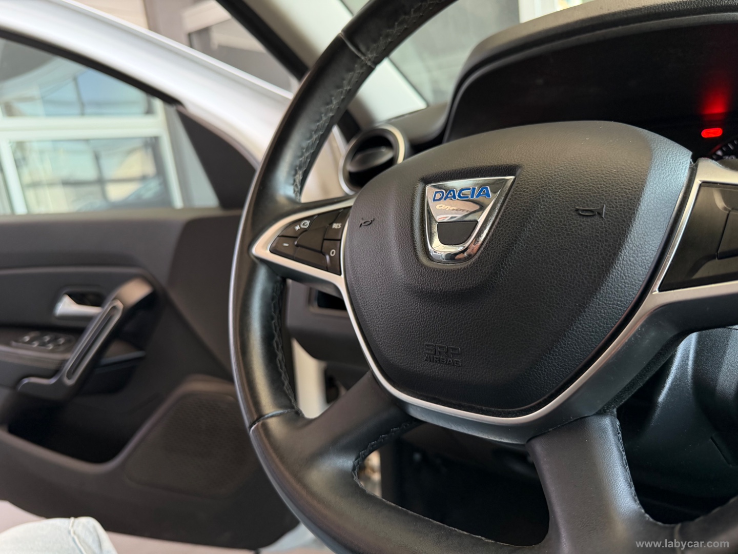 Duster 1.5 dCi 8V 110 CV 4x2 Comfort - immagine 14