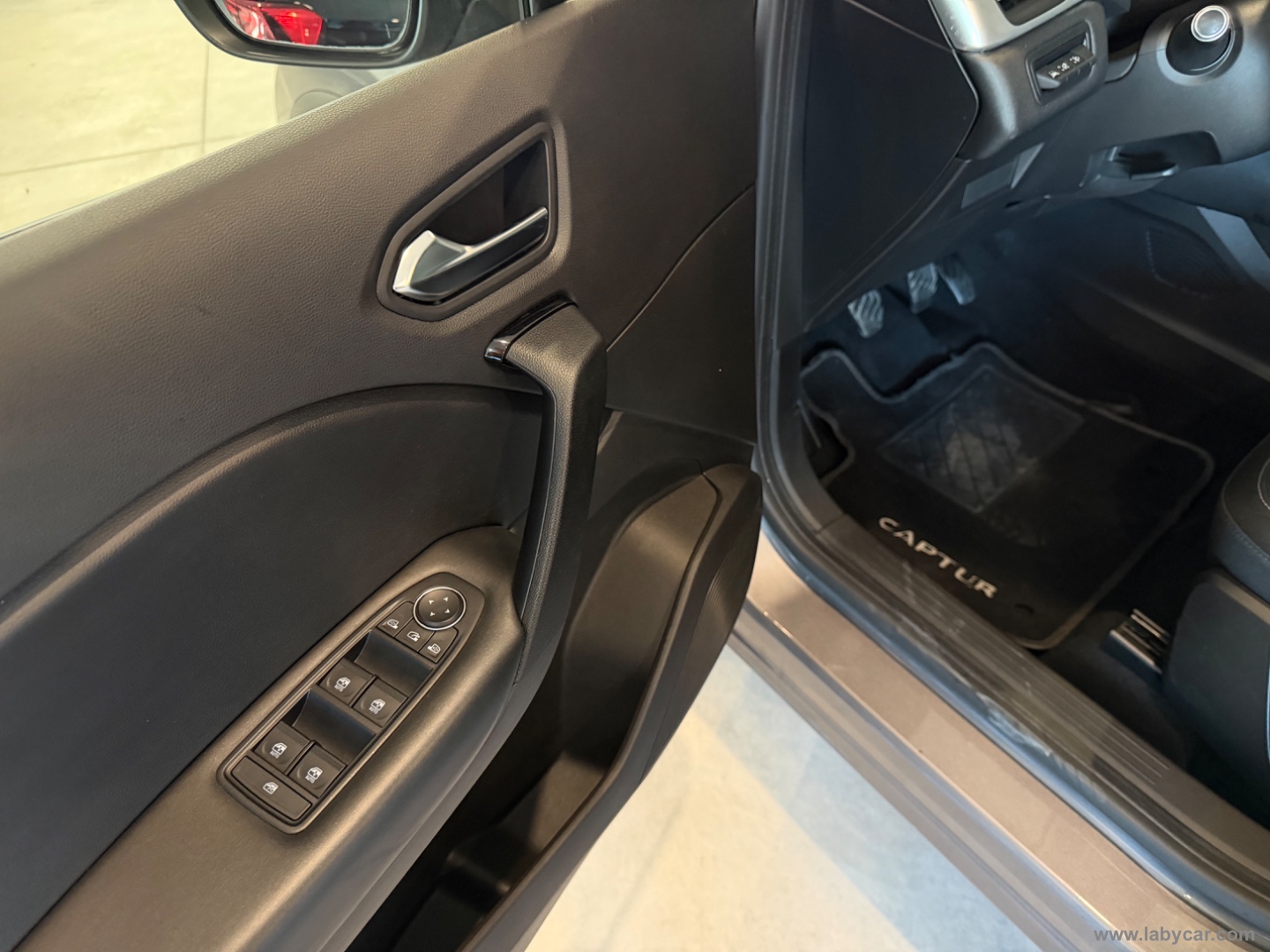 Captur TCe 12V 90 CV Business - immagine 14