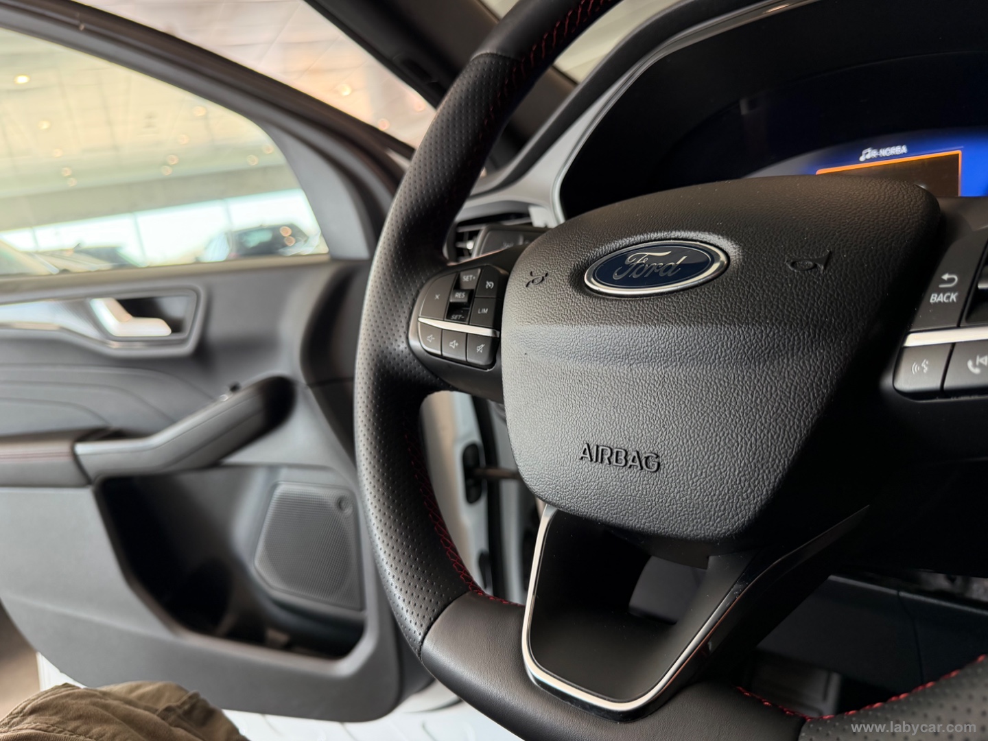 Kuga 2.5 Plug In Hybr 225 CVT 2WD ST-L.X - immagine 14