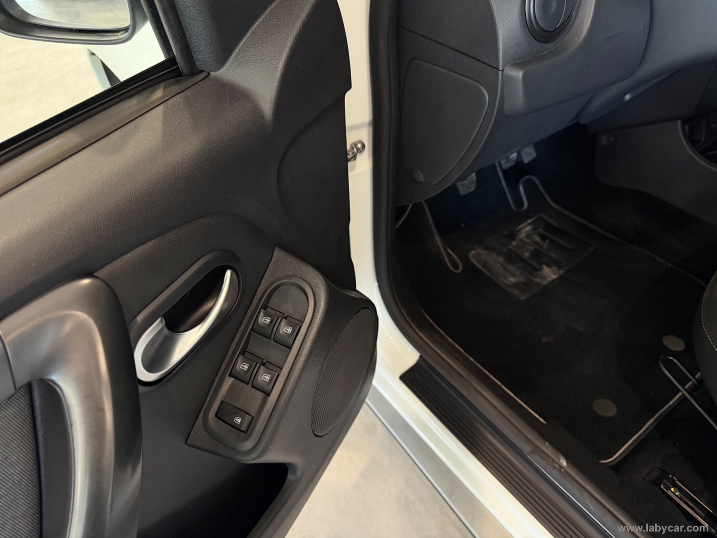 Duster 1.5 dCi 110 CV S&S 4x2 Ambiance - immagine 14