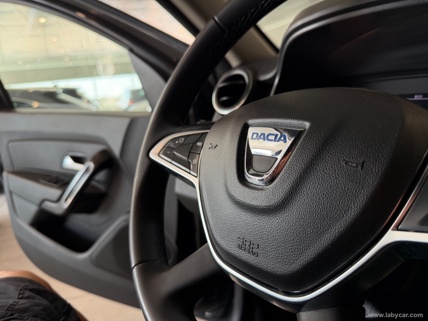 Duster 1.0 TCe 100CV ECO-G 4x2 Essential - immagine 14