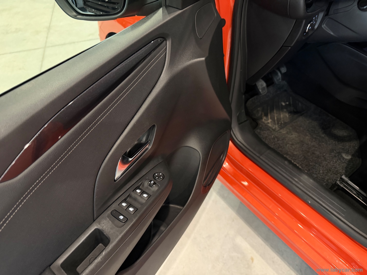Corsa 1.2 Design & Tech - immagine 14