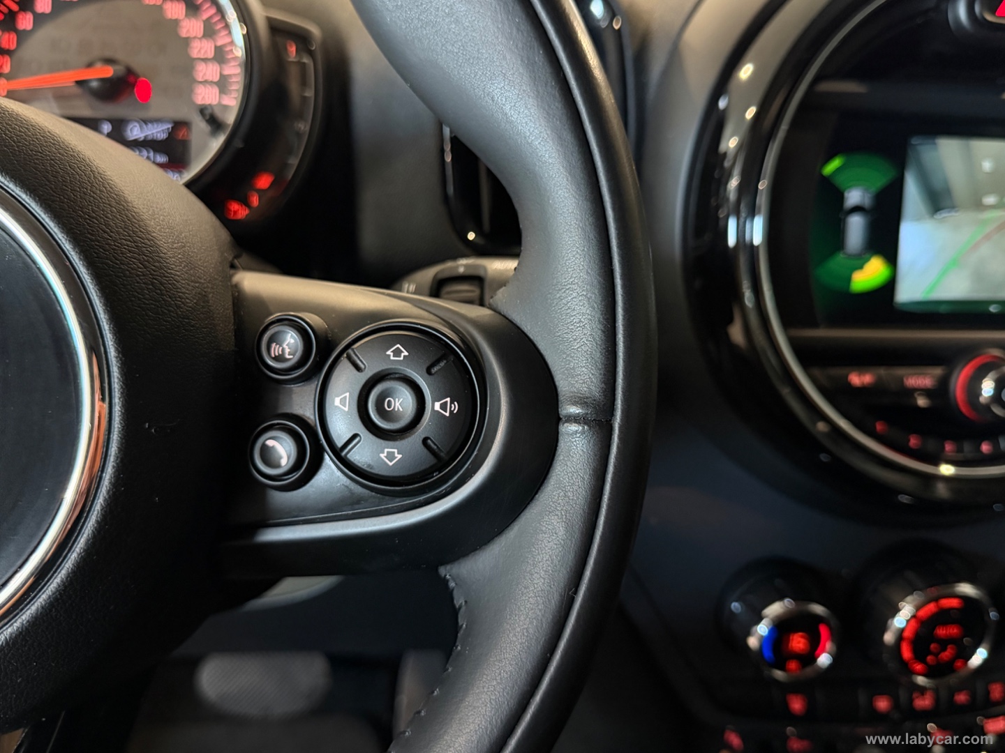 Mini Cooper D Business Countryman Aut. - immagine 14