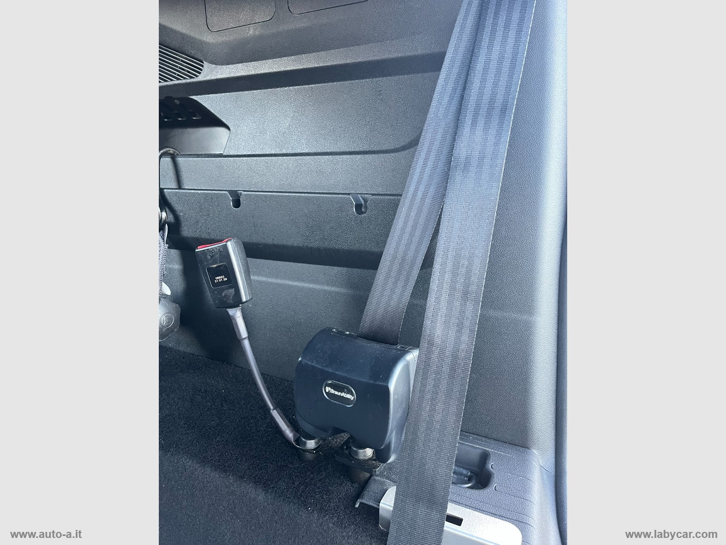 Berlingo BlueHDi 100 S&S SHINE TRASPORTO DISABILI - immagine 14