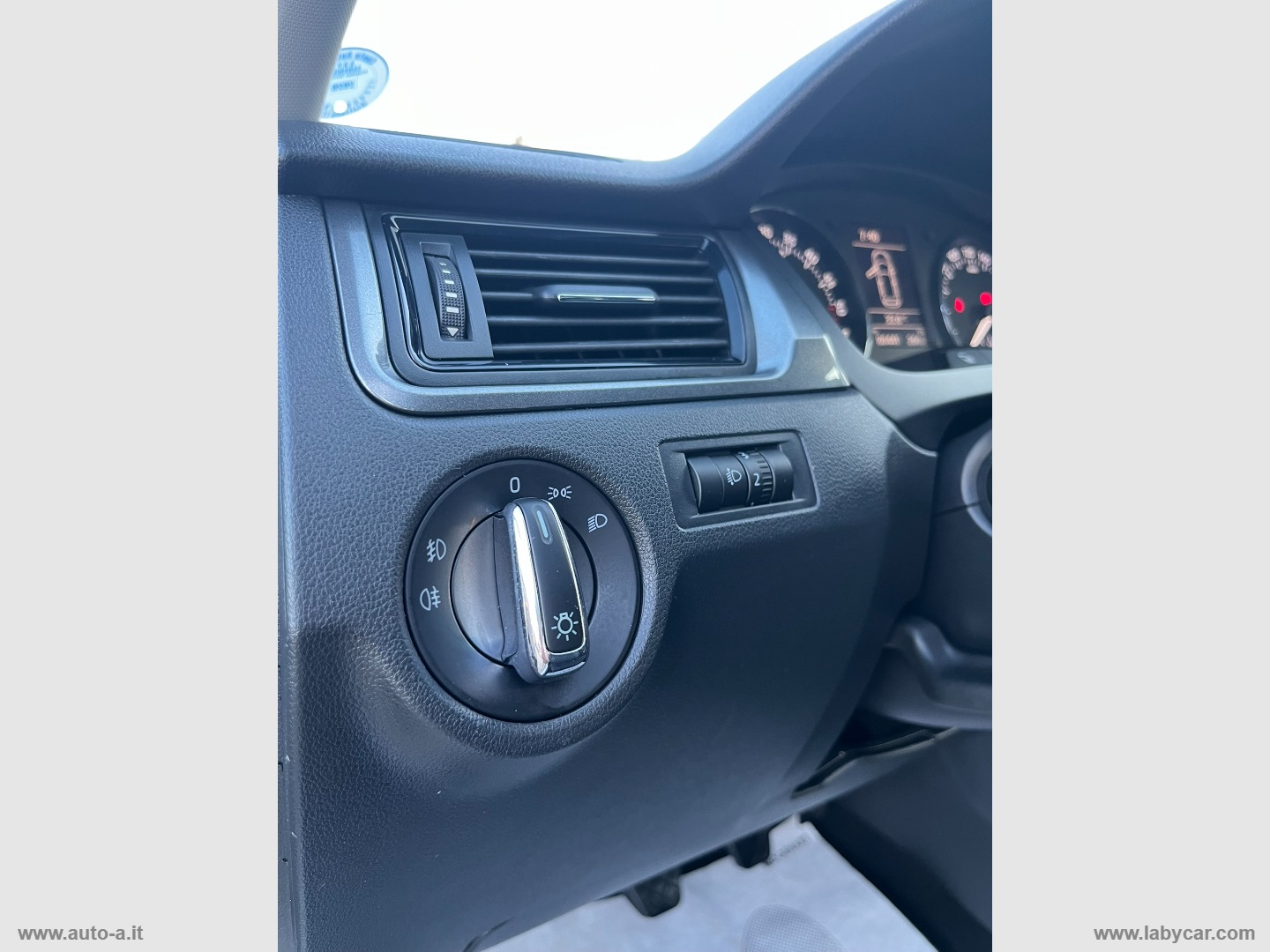 Rapid 1.6 TDI CR 90 CV Executive - immagine 14