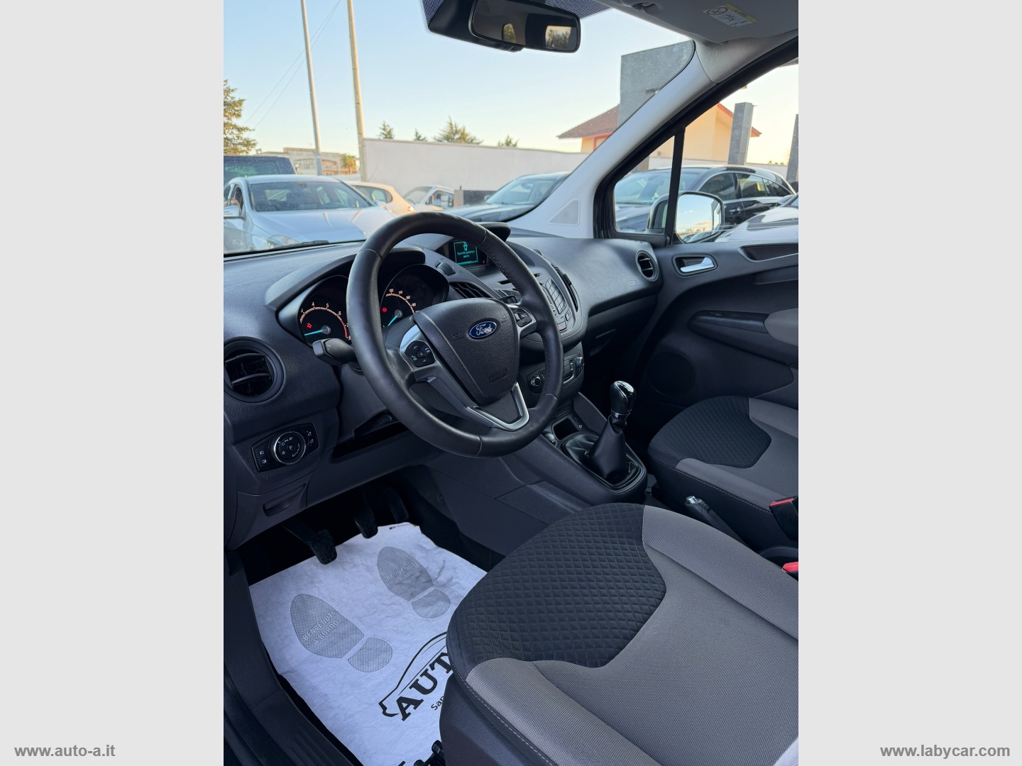 Tourneo Courier 1.0 EcoBoost 100 CV TITANIUM - immagine 14