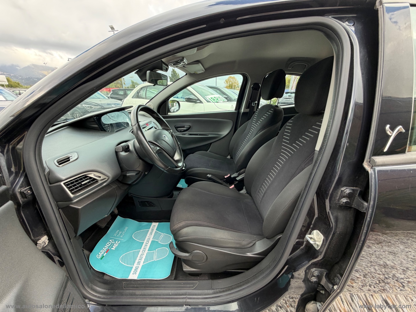 Ypsilon 0.9 T.Air 85 CV 5p. S&S DFN Gold - immagine 14