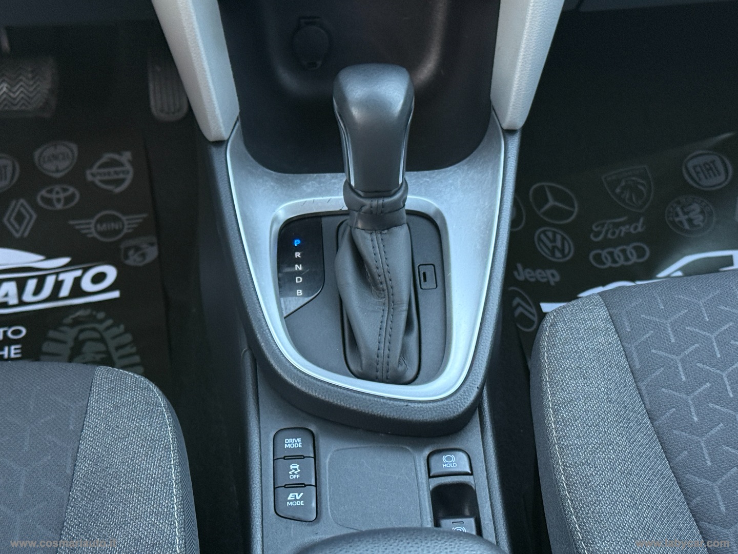 Yaris Cross 1.5 Hybrid 5p. E-CVT Active - immagine 14