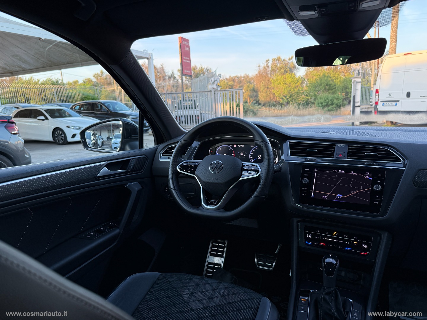 Tiguan 2.0 TDI 150CV DSG R-Line 2023 LUCI AMBIENTE - immagine 14