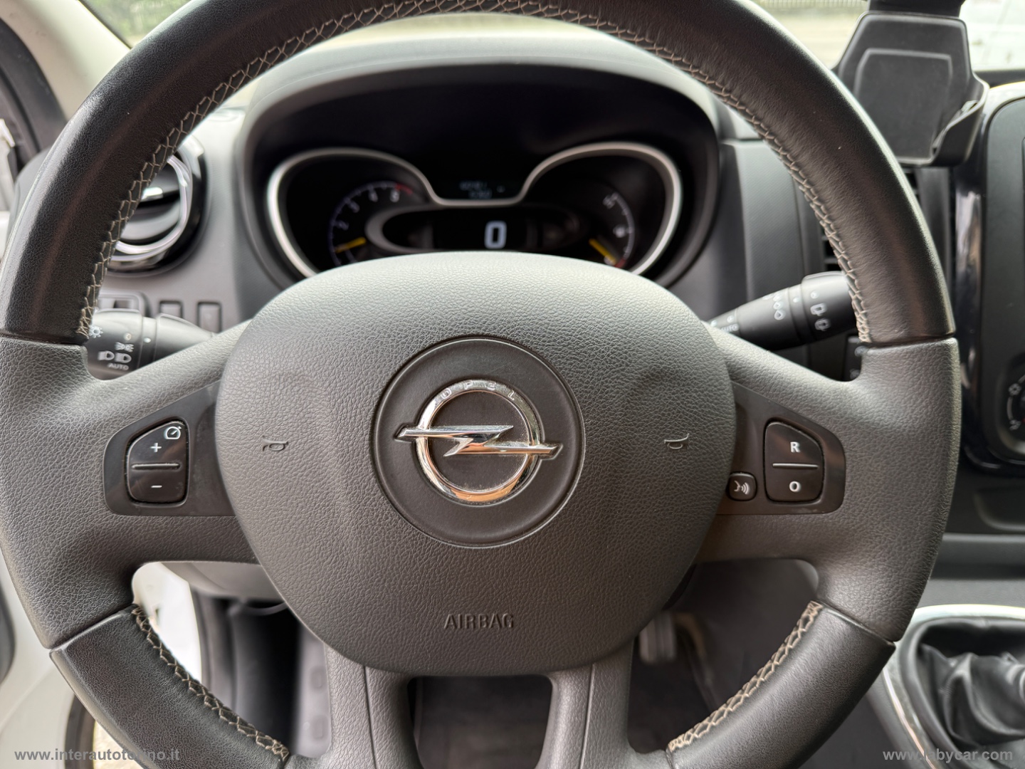 Vivaro 29 1.6 BiT.145 EcoF. PC-TN PASSO LUNGO - immagine 14