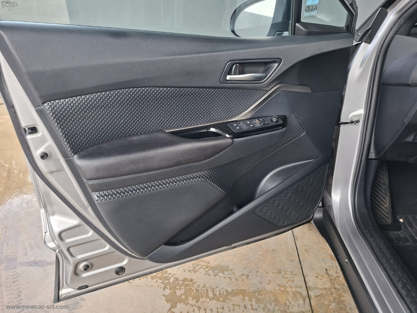 C-HR 1.8 Hybrid E-CVT Active - immagine 14
