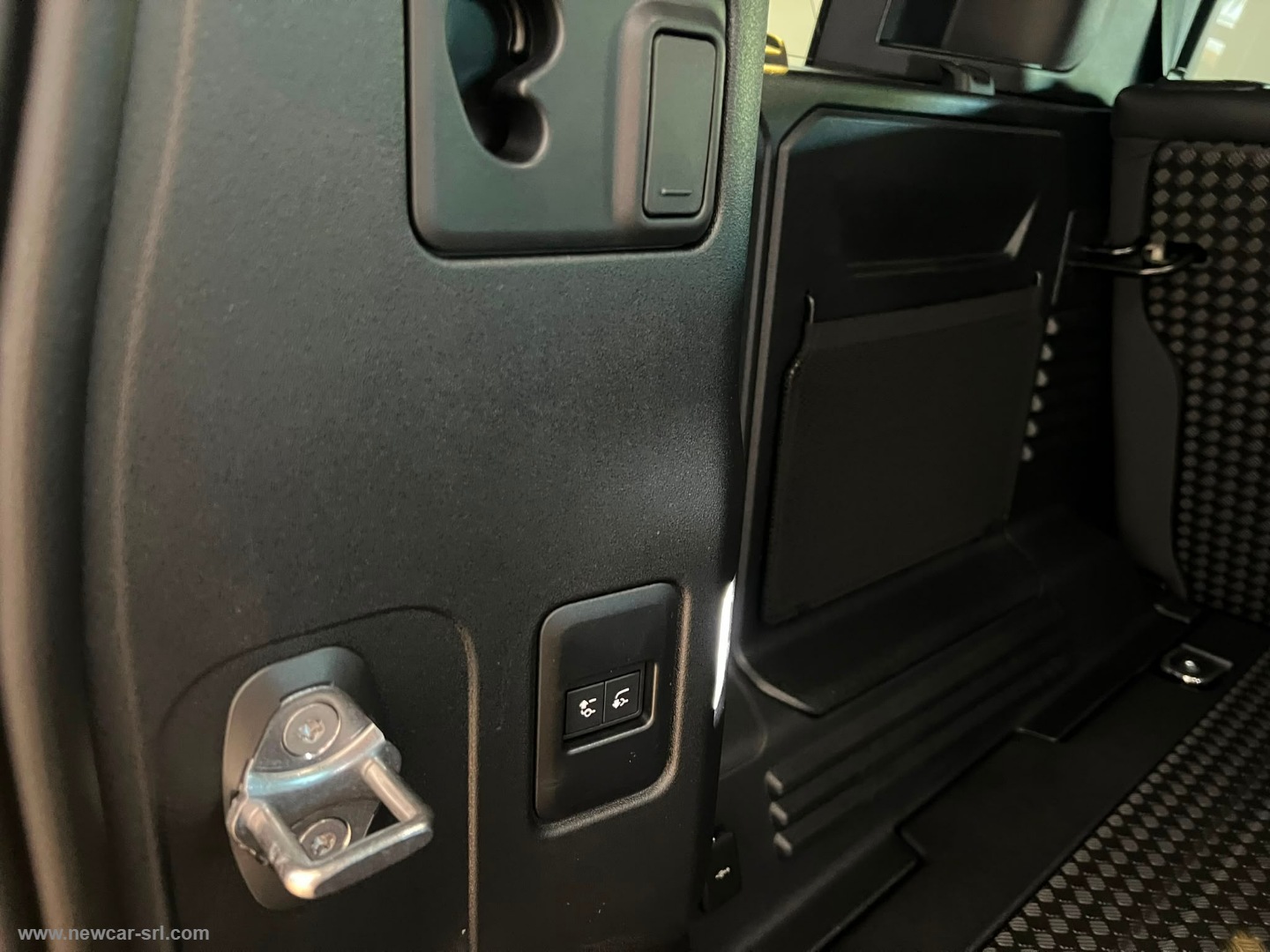 Defender 110 3.0D I6 250 AWD X-Dyn.SE N1 - immagine 14