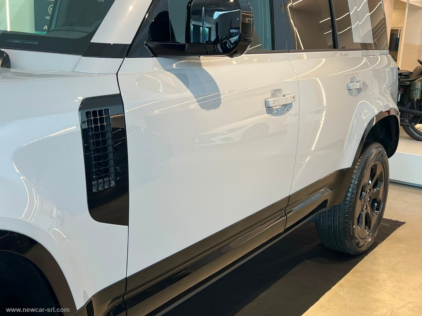 Defender 110 3.0D I6 250 AWD X-Dyn.SE N1 - immagine 14
