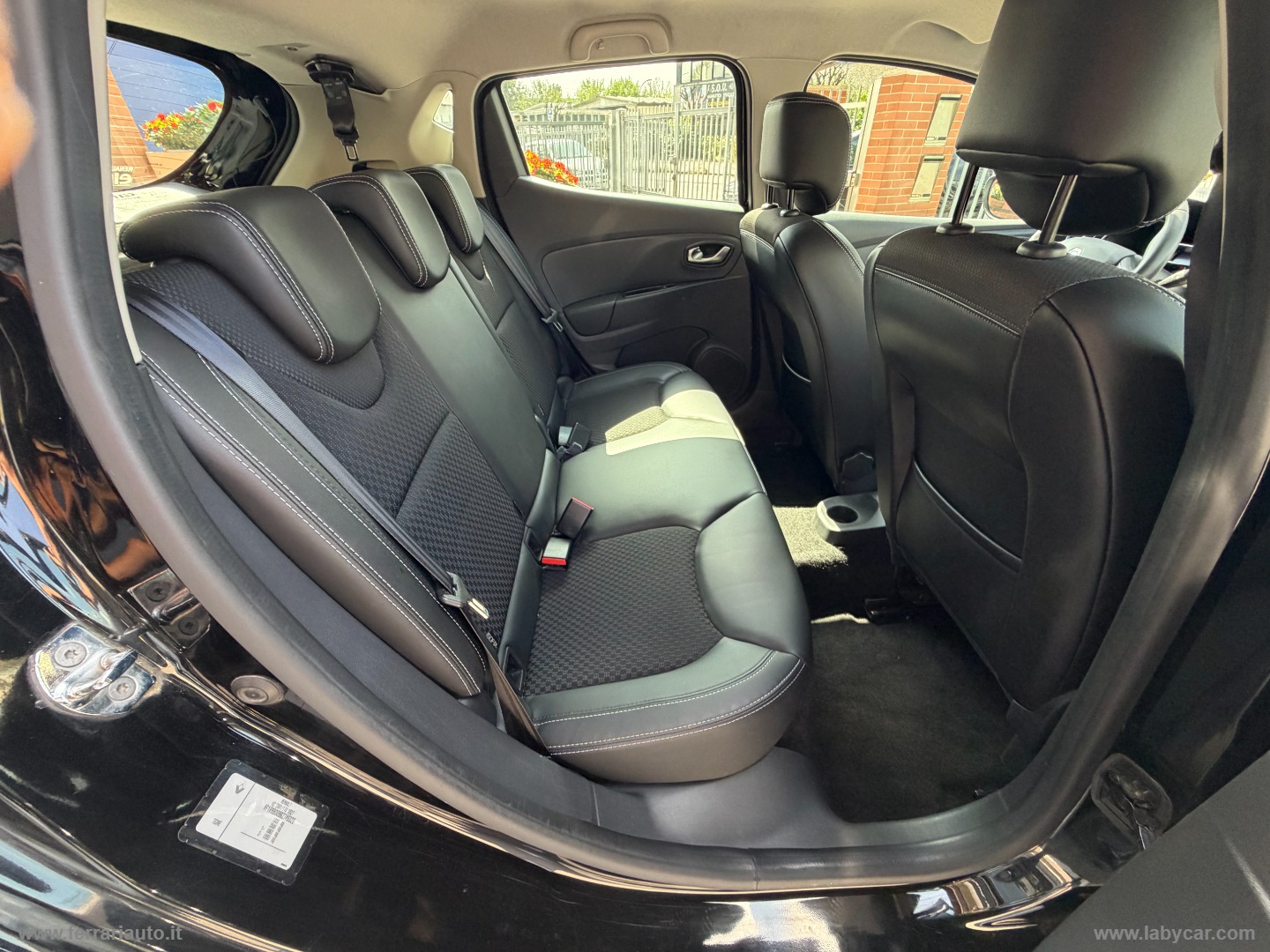 Clio TCe 12V 90CV 5p. Moschino Zen - immagine 14