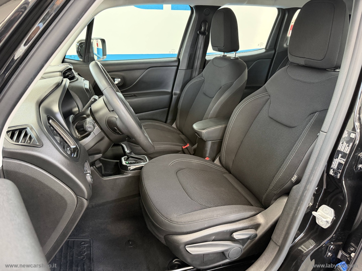 Renegade 1.5 T4 MHEV NIGHT EAGLE NEOPATENTATI - immagine 14