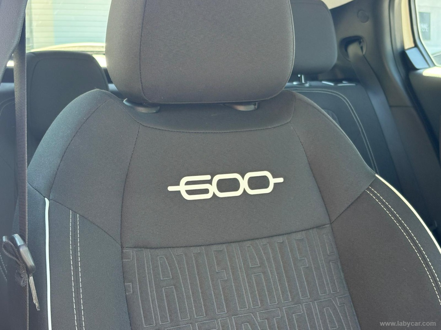 Fiat 600 Hybrid 145 CV DCT MHEV Icon - Immagine 14