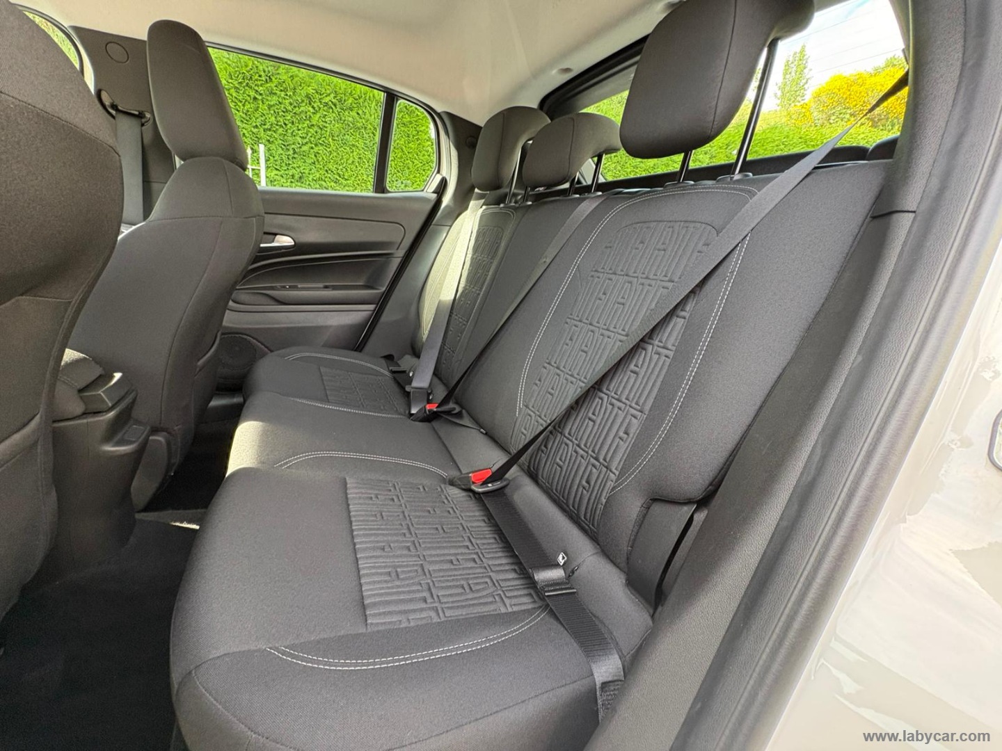 600 Hybrid 145 CV DCT MHEV Icon - immagine 14