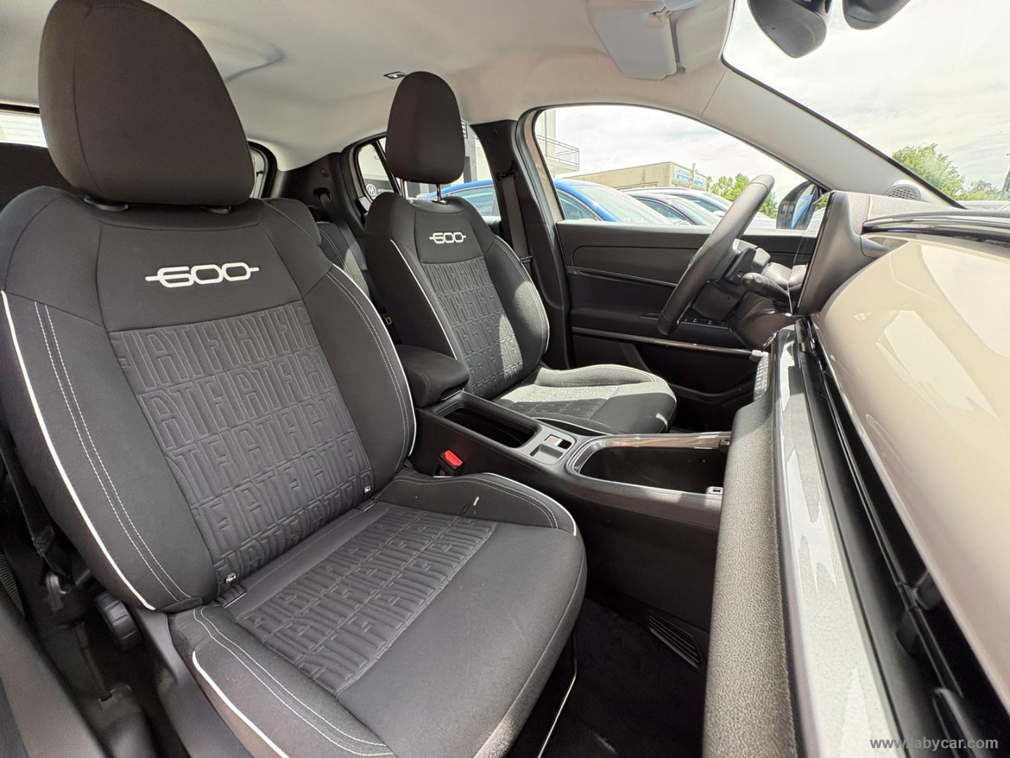 600 Hybrid 145 CV DCT MHEV Icon - immagine 14