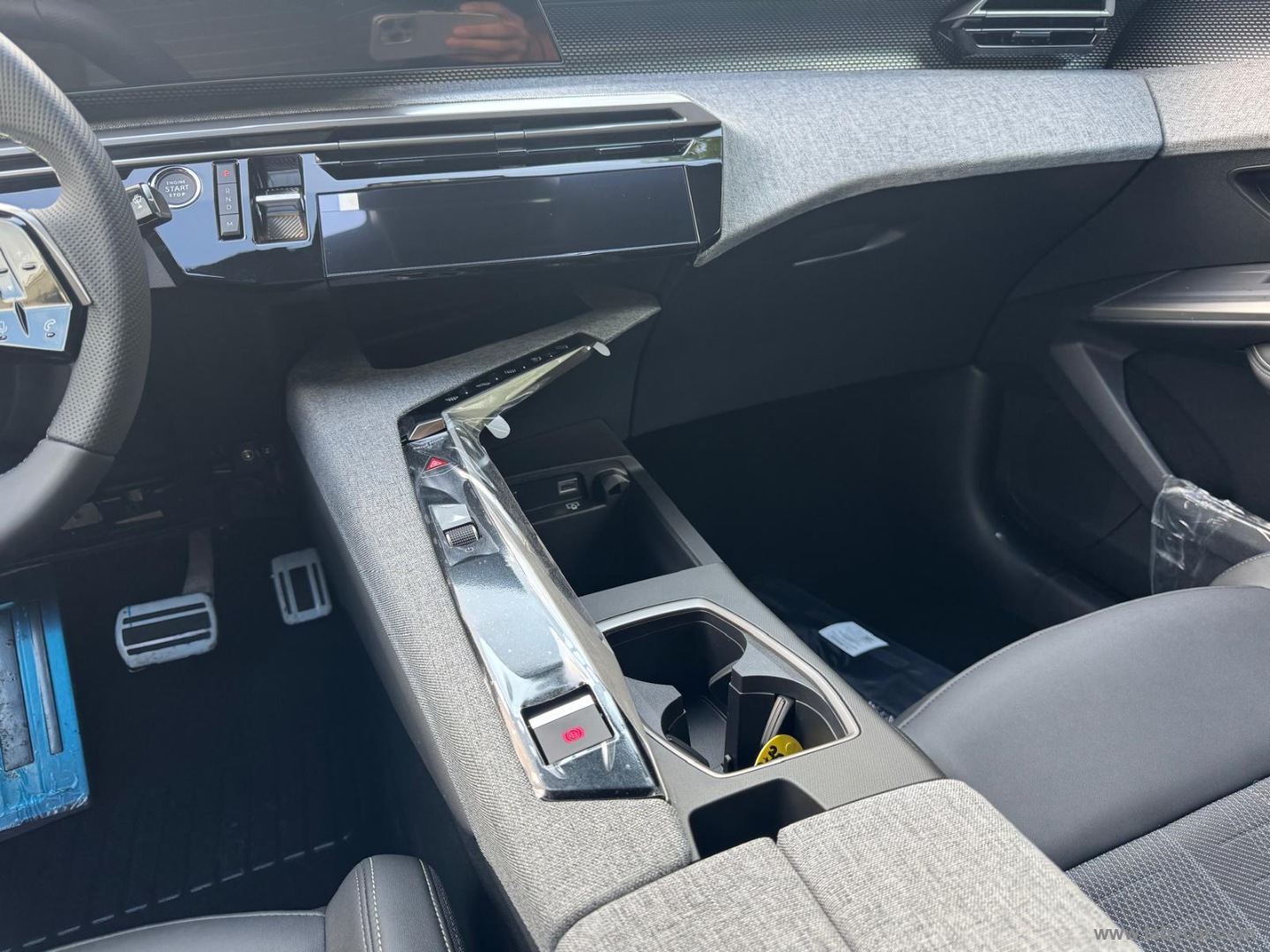 Peugeot 3008 Hybrid 145 e-DCS6 GT - Immagine 14