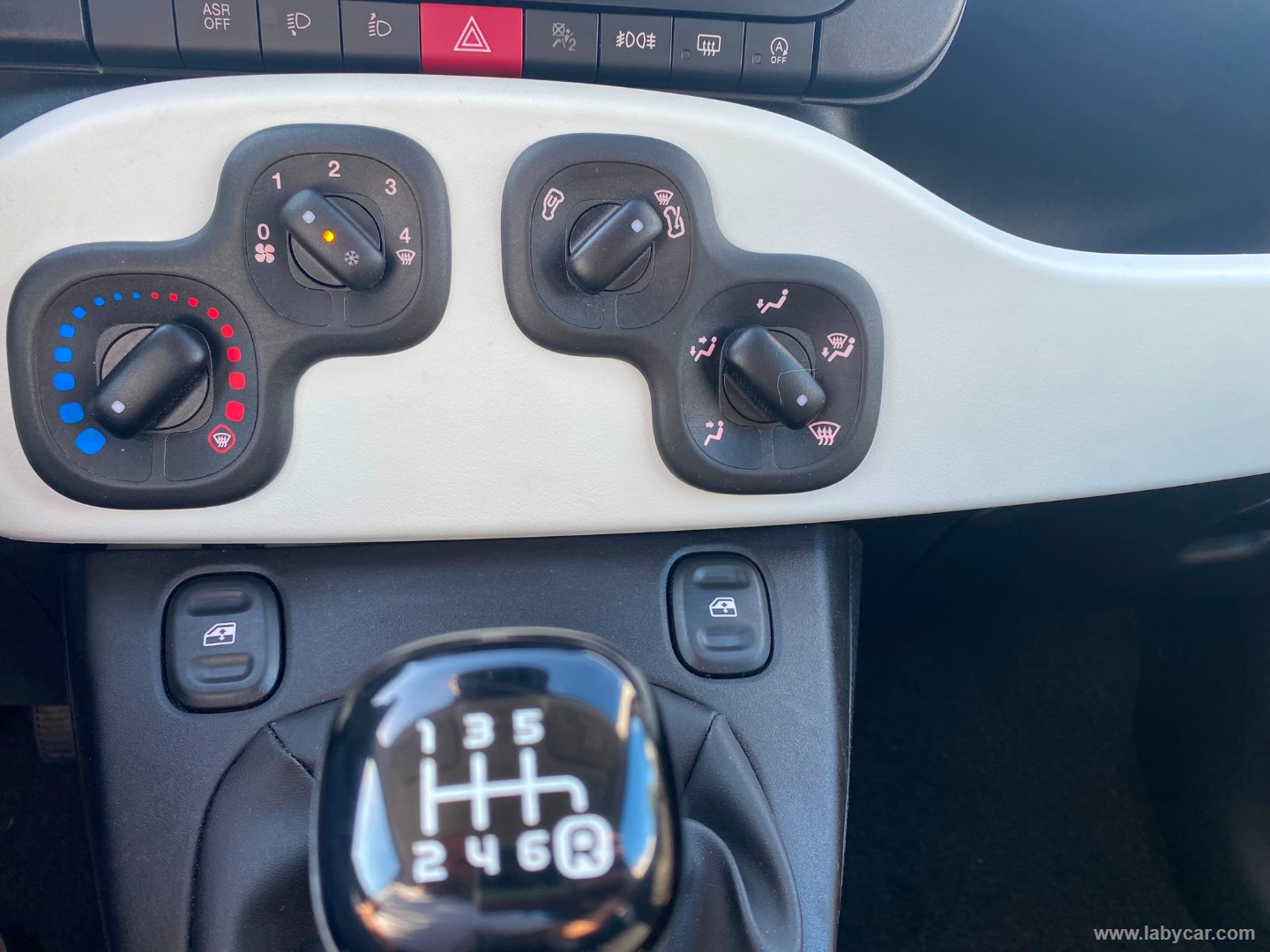 Fiat Panda 1.0 FireFly S&S Hybrid Pandina - Immagine 14