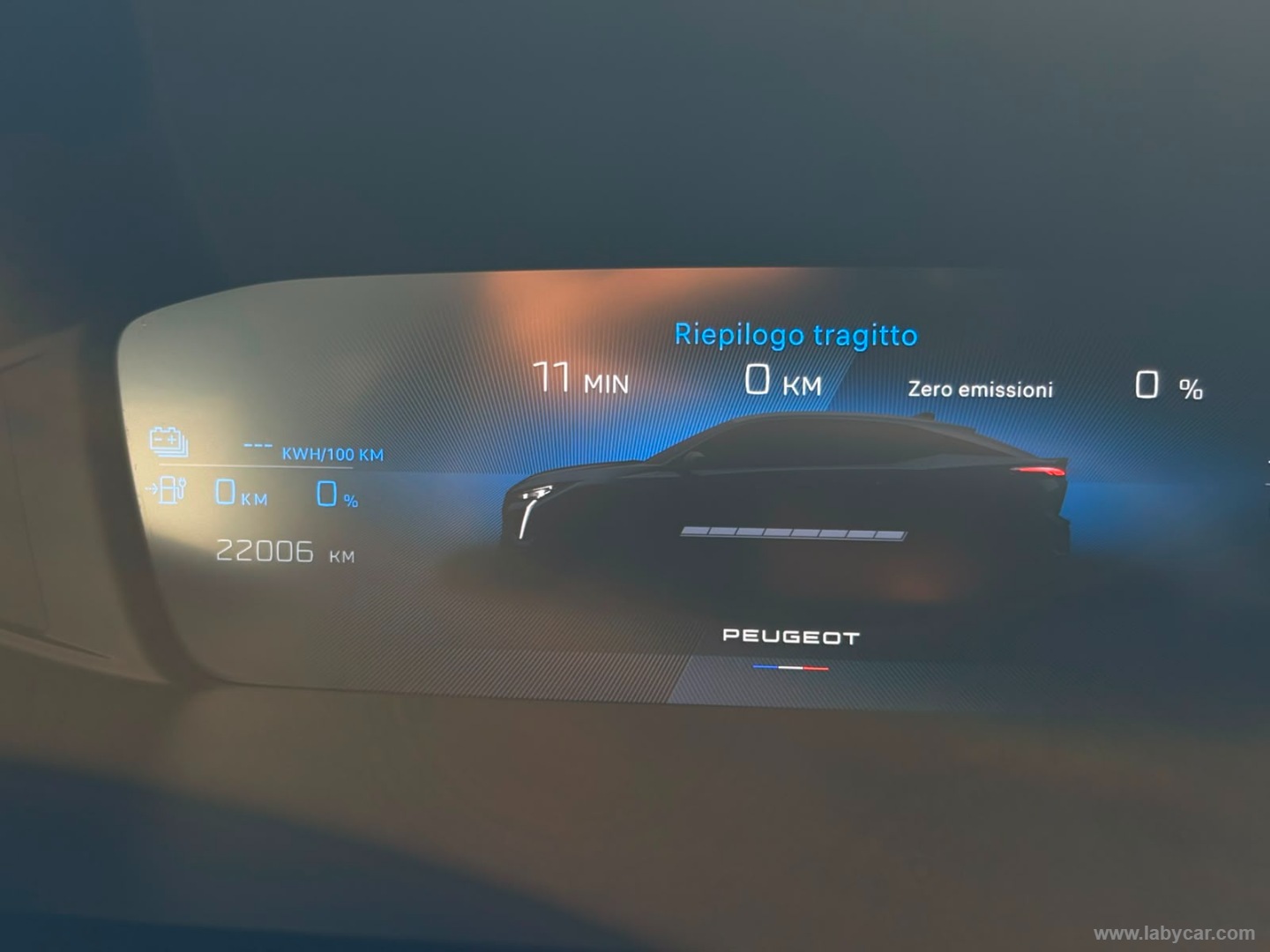Peugeot 408 Plug-in Hybrid 225 e-EAT8 Allure - Immagine 14