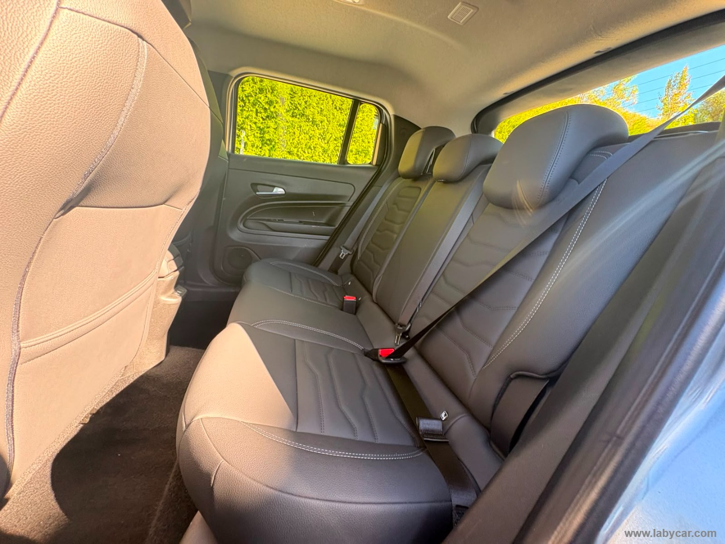 Jeep Avenger 1.2 Turbo Altitude - Immagine 14