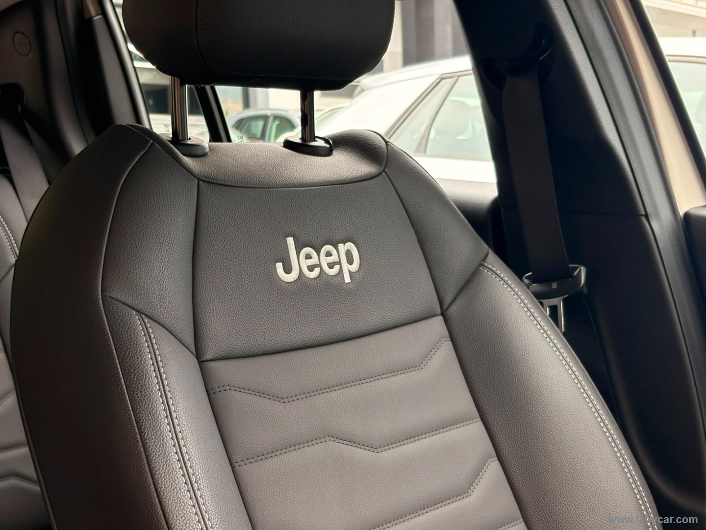 Jeep Avenger 1.2 Turbo Altitude - Immagine 14