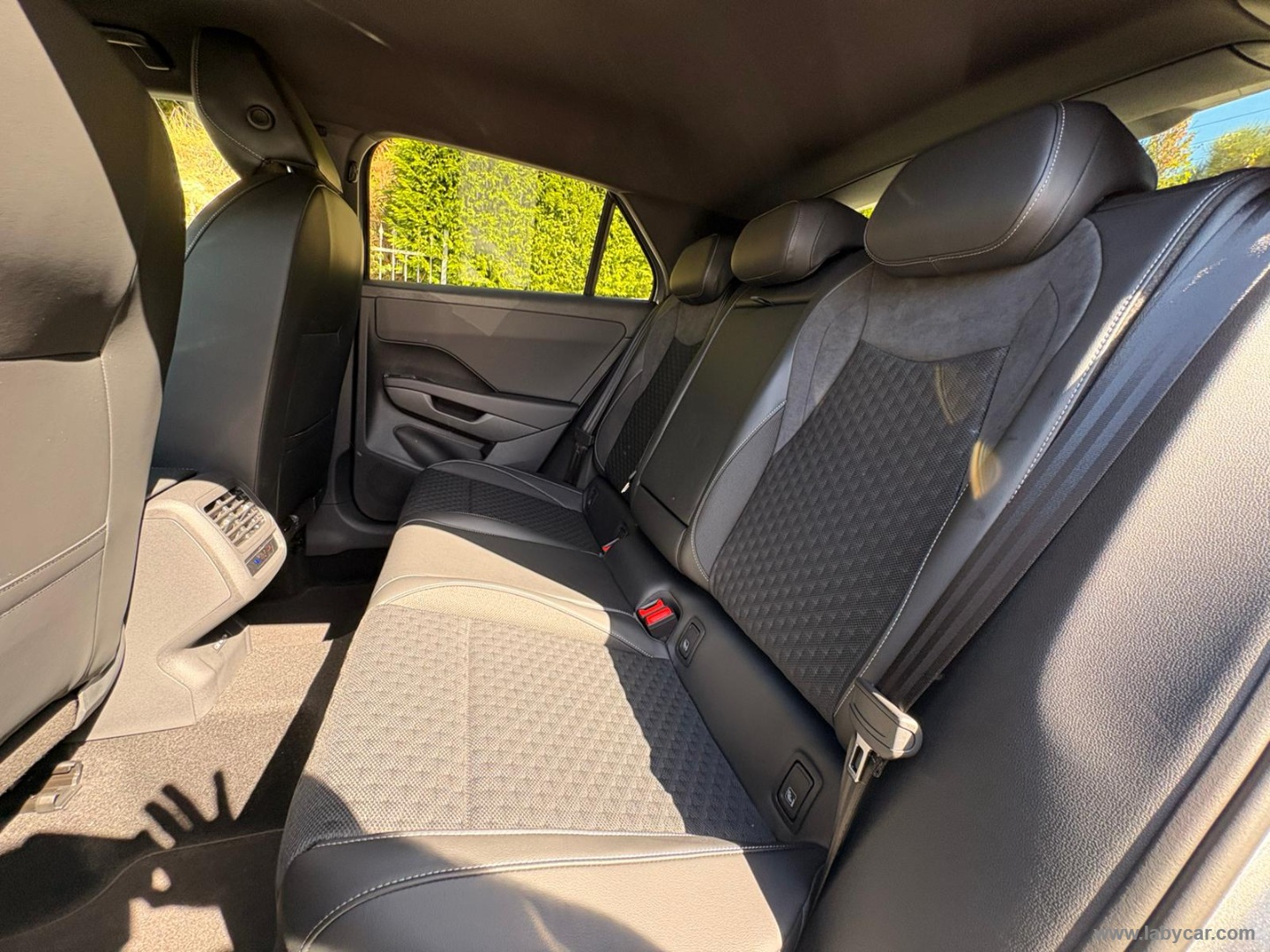 Volkswagen T-Roc 1.5 eTSI ACT 150 CV DSG R-Line - Immagine 14