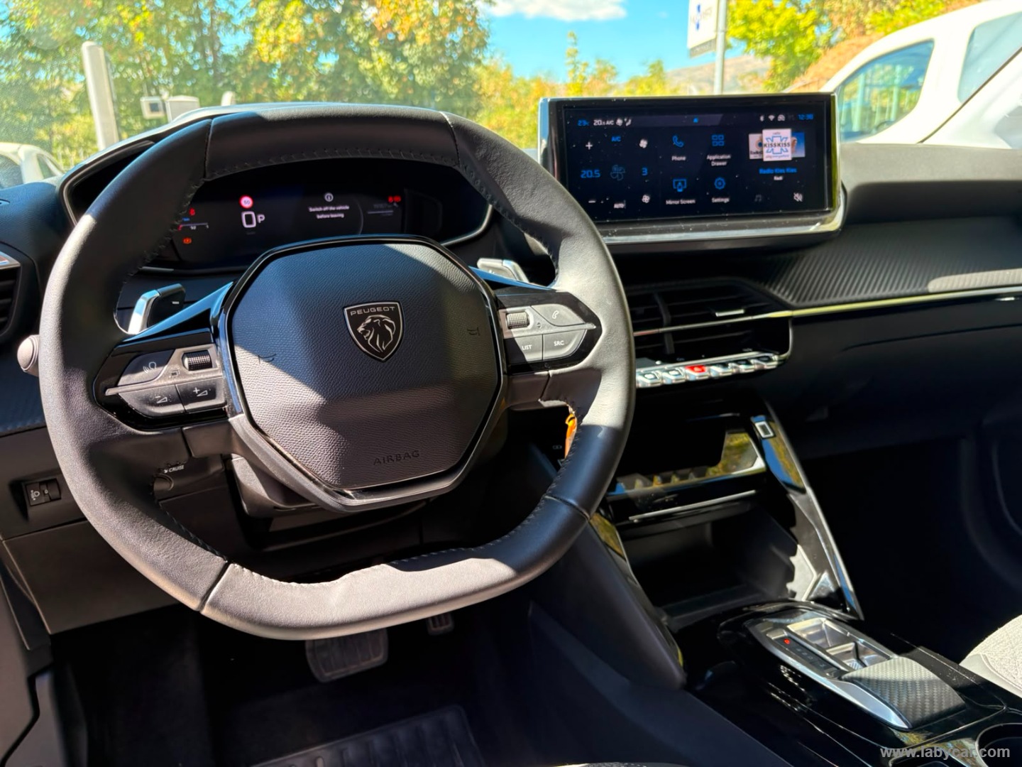 Peugeot 208 Hybrid 110 e-DCS6 Allure - Immagine 14