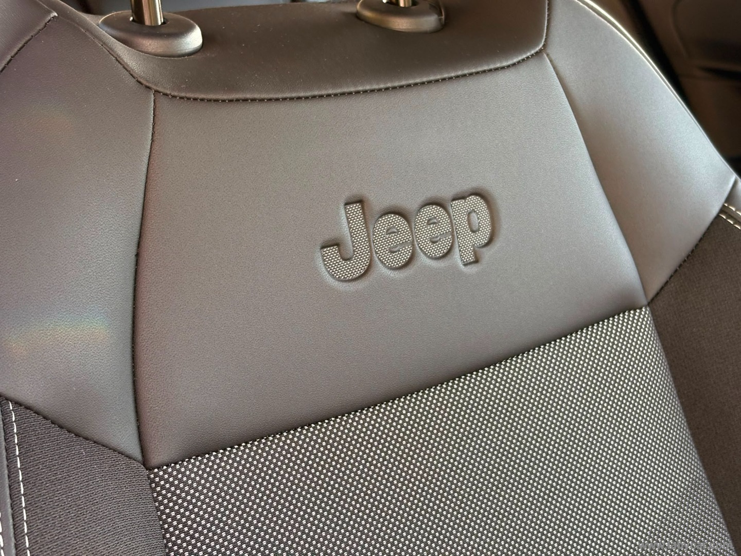 Jeep Avenger 1.2 Turbo Altitude - Immagine 14