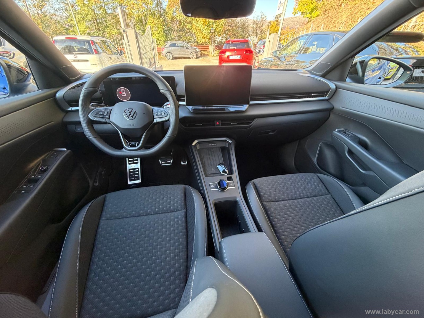 Volkswagen T-Roc 1.5 eTSI ACT 150 CV DSG R-Line - Immagine 14