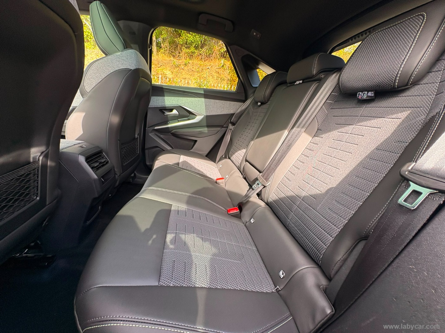 Peugeot 3008 Hybrid 145 e-DCS6 GT - Immagine 14