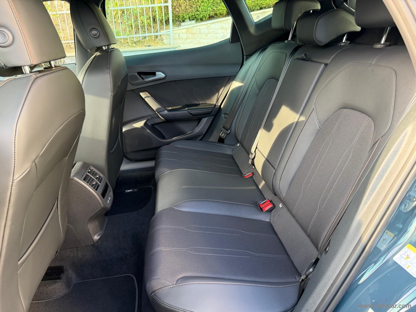 CUPRA Formentor 1.5 e-Hybrid DSG - Immagine 14
